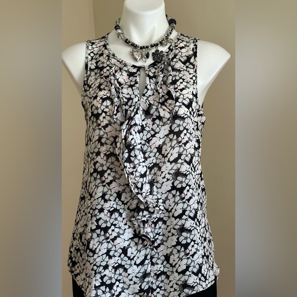 Ellie Black White Pink Floral Sleeveless Front Ruffle Blouse Sz S Sleeve… - Picture 2 of 11